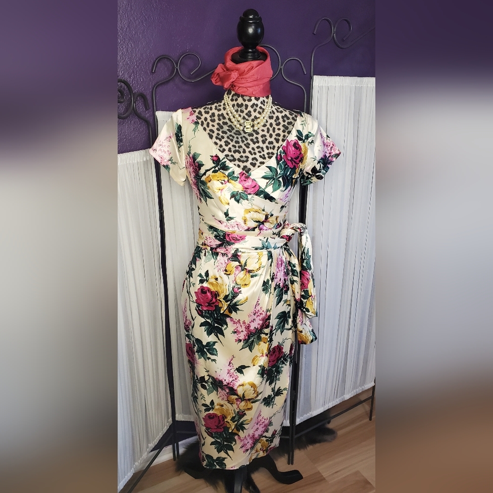NWOT Pinup Couture Cream Floral Ava Faux-wrap Wiggle Dress Size Small
